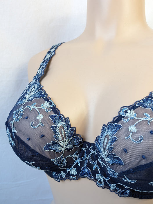 Barbara, a great full cup bra with delicate lace. Plus size bra with style. Color Navy. Style 11651.