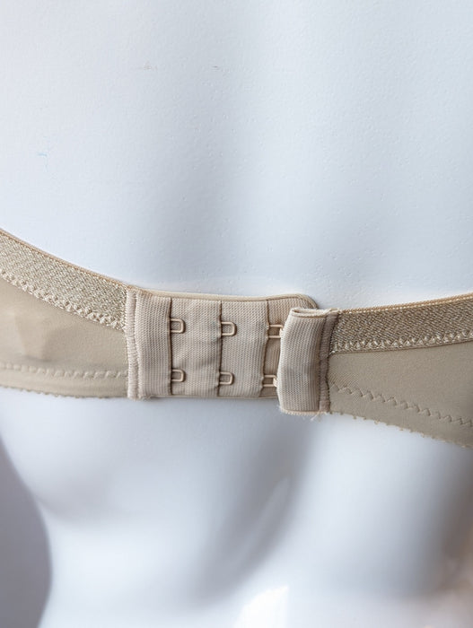 Chantelle ultra comfort, a beautiful tshirt bra for a smooth look. Style 1241. Color Beige.