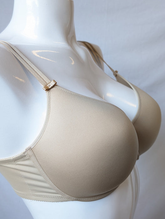 Chantelle ultra comfort, a beautiful tshirt bra for a smooth look. Style 1241. Color Beige.