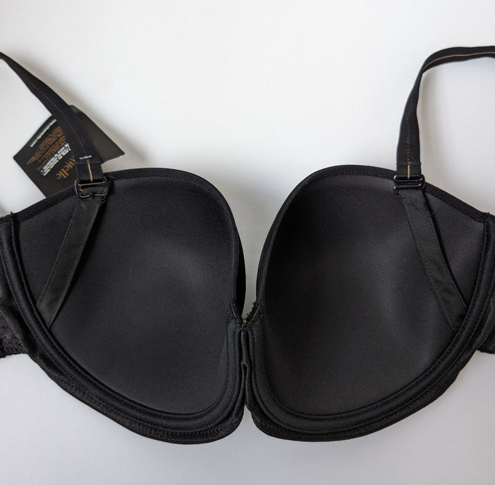 Chantelle C Essential, a molded tshirt strapless bra. Versatile. Wear with or without straps. Color Black. Style 3812.
