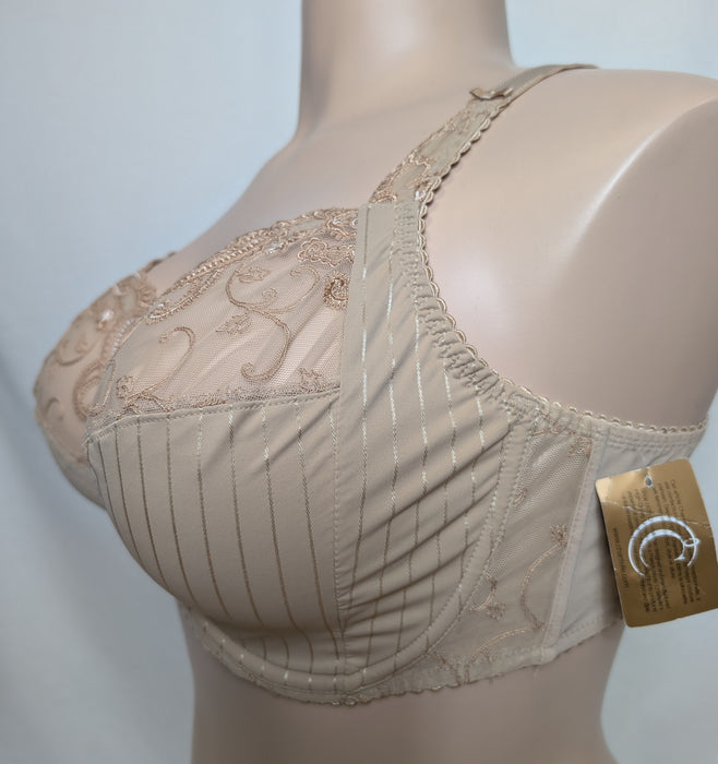 Chantelle Cachemire, a plus size full cup bra. Color Beige. Style 3371. Side view.