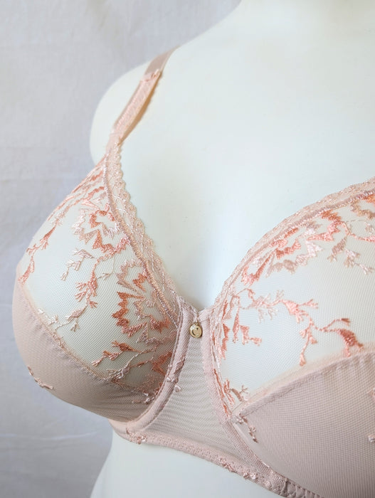 Chantelle Every Curve a full cup bra for all day comfort and support. Style 16B10. Color Powder Pink.