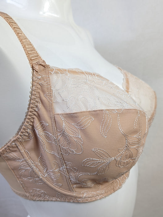 A full cup Fantasie bra on sale. Estelle, with side support panels, you get great support and shape. Color Dune. Style FL9352.