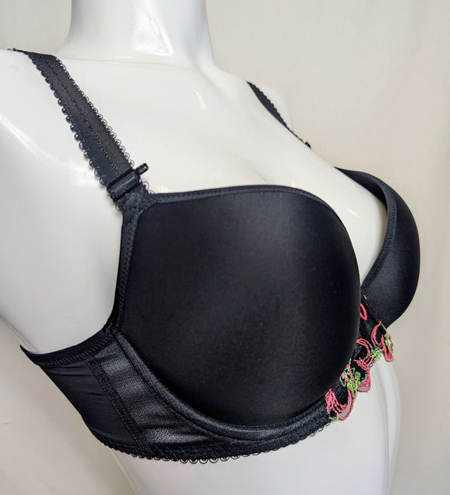 Freya Loveland bra in black, plunge bra on a mannequin. Style AA401031. Side view.