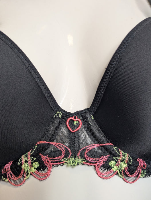 Freya Loveland bra in black, plunge bra on a mannequin. Style AA401031. Gore view.