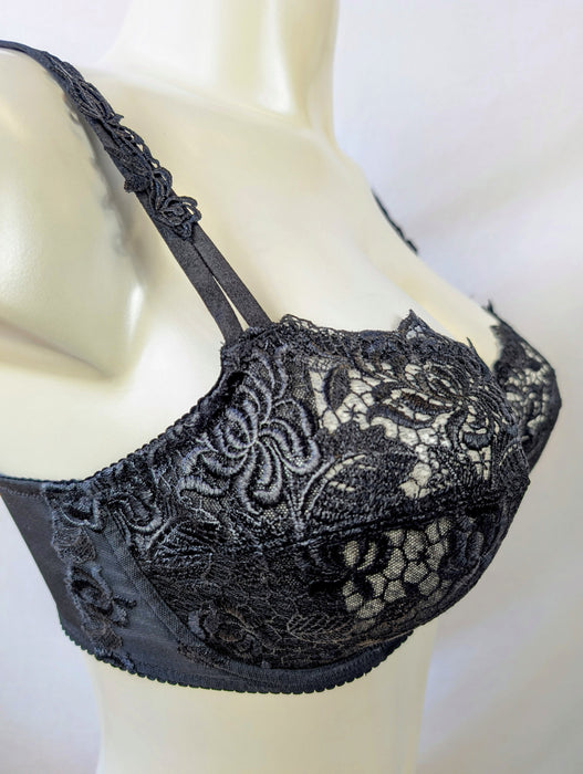 Lise Charmel Precieux Petales, a beautiful luxury bra on sale. Color Black. Style BCC3068. Side view.