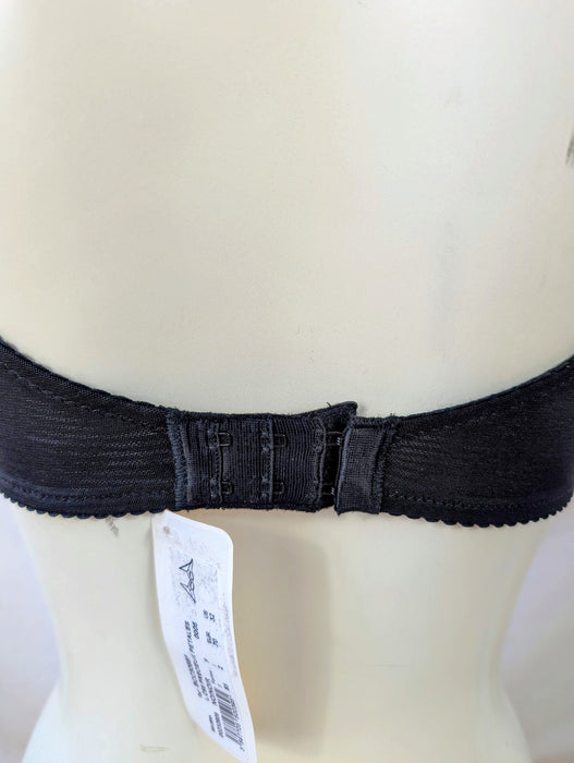 Lise Charmel Precieux Petales, a beautiful luxury bra on sale. Color Black. Style BCC3068. Back view.