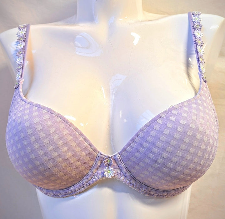 A customer favorite with a famous checkered pattern, the Marie Jo Avero tshirt bra is one of the best. On sale. Color Tiny Iris. Style 0100416.