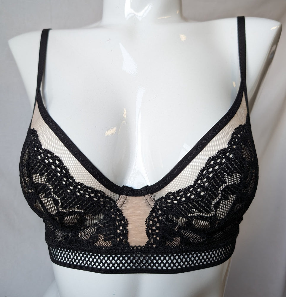 A fabulous longline Marie Jo bra, Suto. Plunge front. Lots of lace. Color Black. Style 0122180.