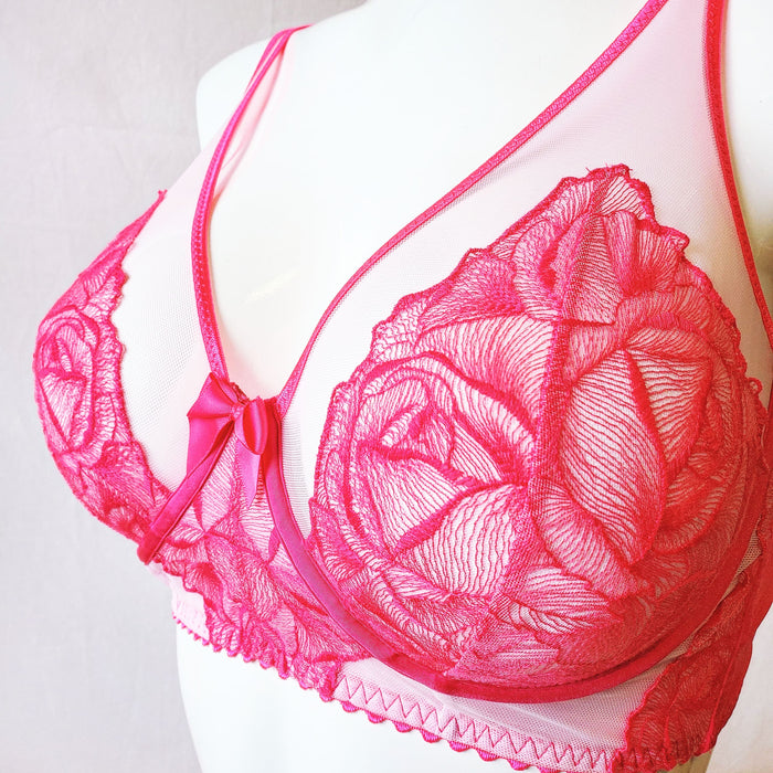 Prima Donna Belgravia, a longline bra with a plunge front. Comfort and support. Color Blogger Pink. Style 0163224.