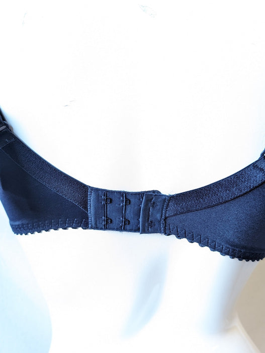 Prima Donna Hyde Park a beautiful full cup bra on sale. Color Velvet Blue. Style 0163200.