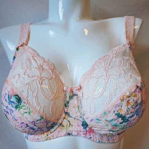 Prima Donna Madison, a premium full bra cup ideal for women with extra breast tissue. Color Pink Diamond. Style 0162121.