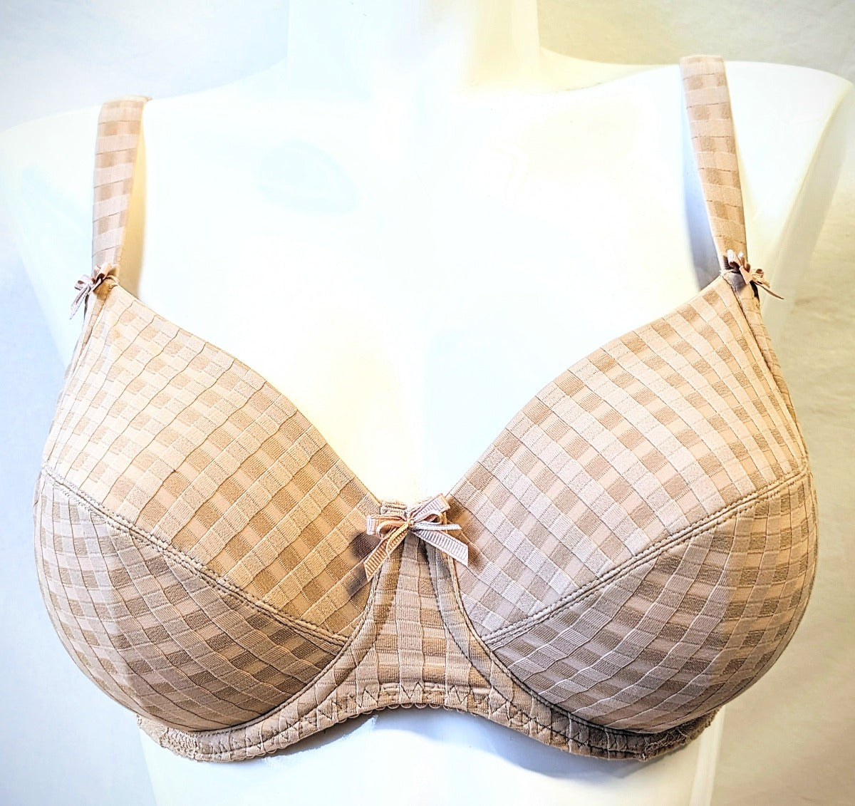 The best selling Prima Donna Madison is on sale. Color Latte. Style 0162129.