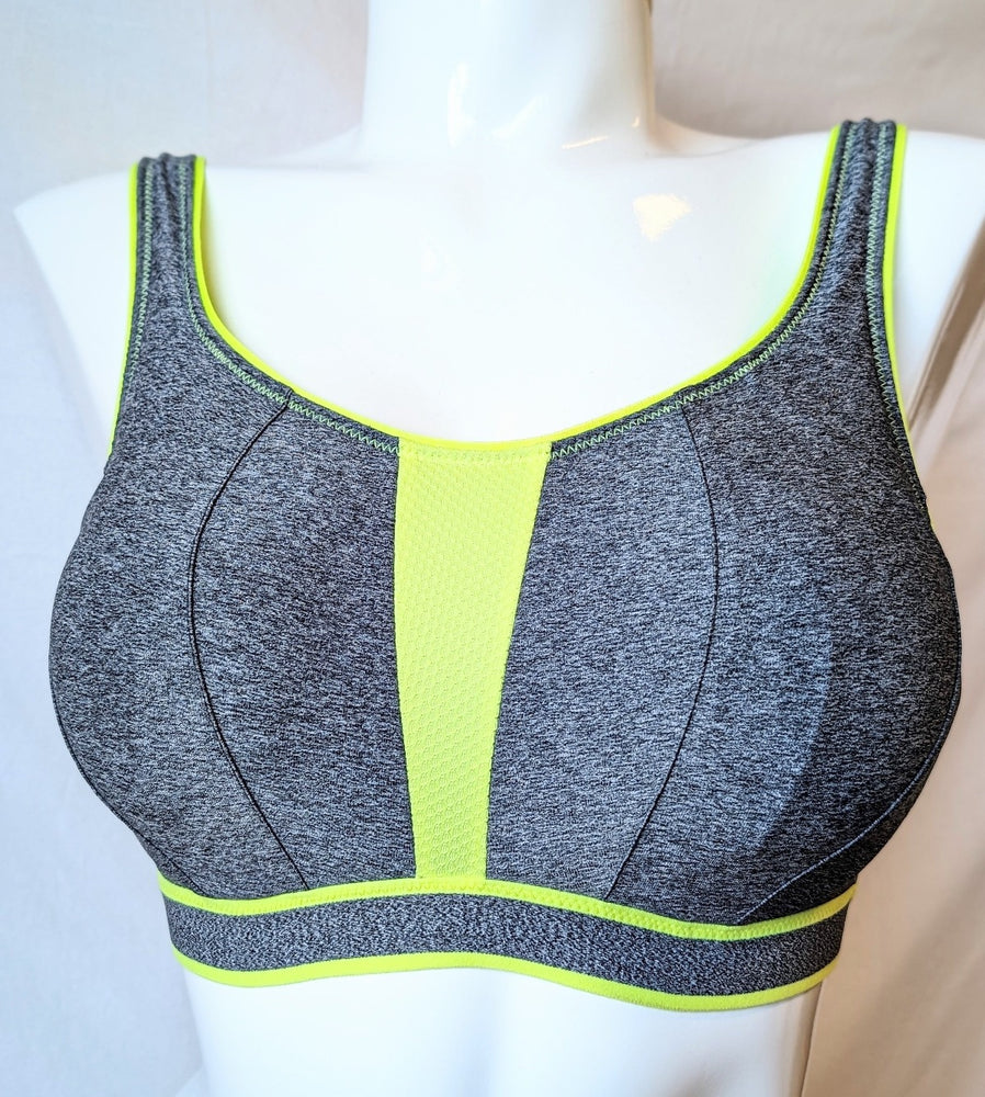 This Prima Donna sports bra is all the quality of Prima Donna for your exercise. Color Cosmic Grey. Style 6000110.