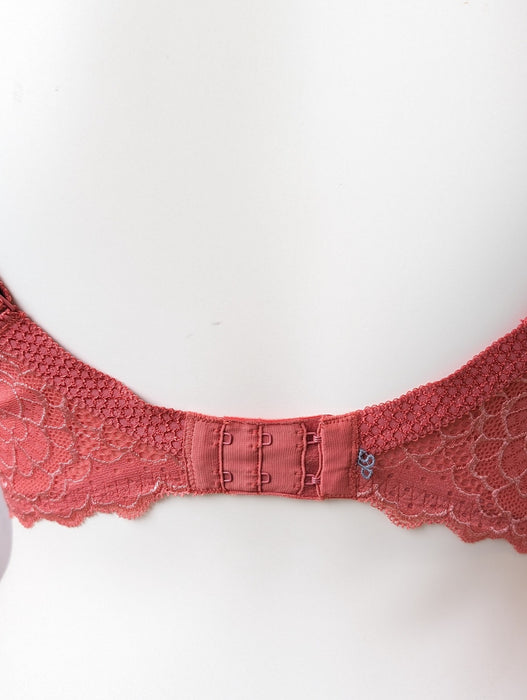 This Simone Perele bra, Caresse, is an incredible tshirt bra made with a soft fabric. Color Quartz. Style 12A316.