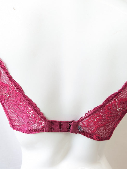 Simone Perele Promesse a wonderful pushup bra with great shape. Style 12H340. Color Fuschia.