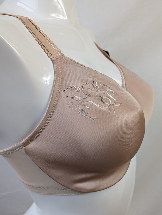 Wacoal Slimline, a classic minimizer bra to reduce the appearance of her bust size. Color Beige. Style 85154.