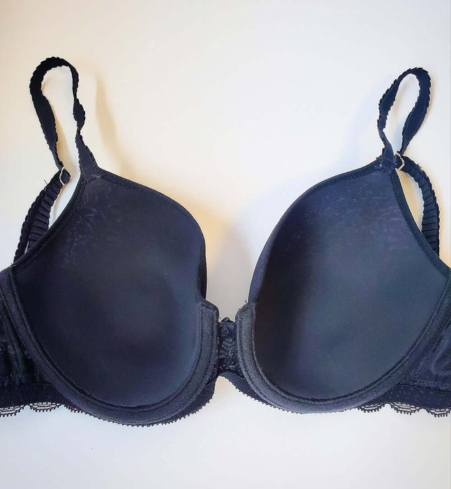 Chantelle C Chic, a tshirt spacer bra. Color Black. Style 3585.