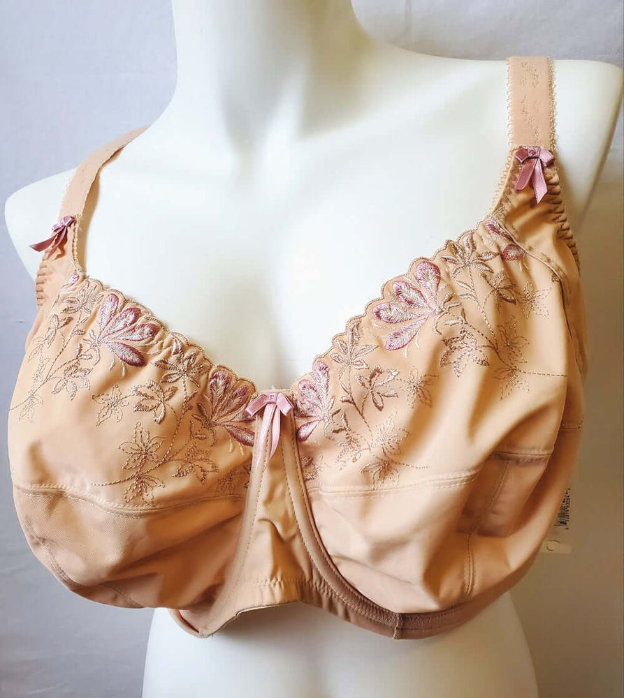 Elomi Cleo, a plus size bra with full coverage. Color Beige. Style EL8000.