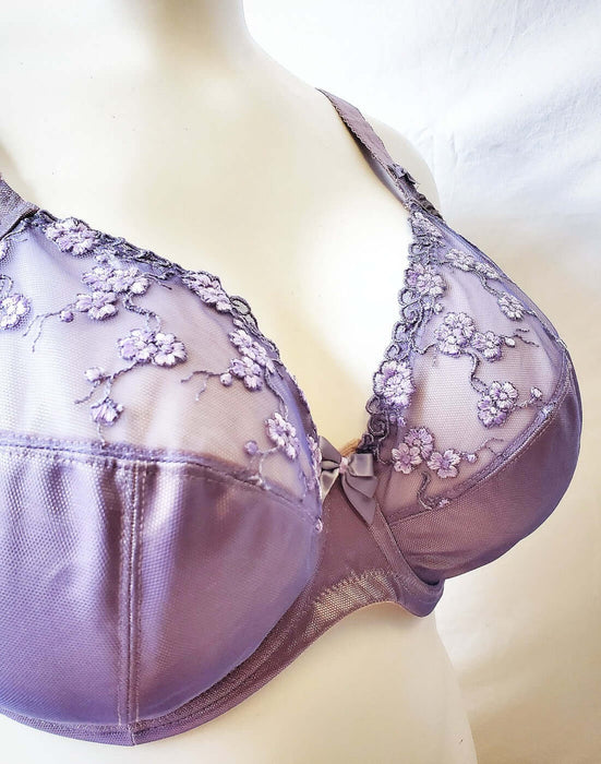 Elomi Suzie, a premium plunge bra for the full bust. Color Rose. Style EL8090.