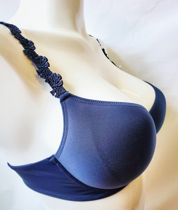 Naturana Salamanca, a lightweight breathable spacer bra. Great shape. Color Navy. Style 7657.