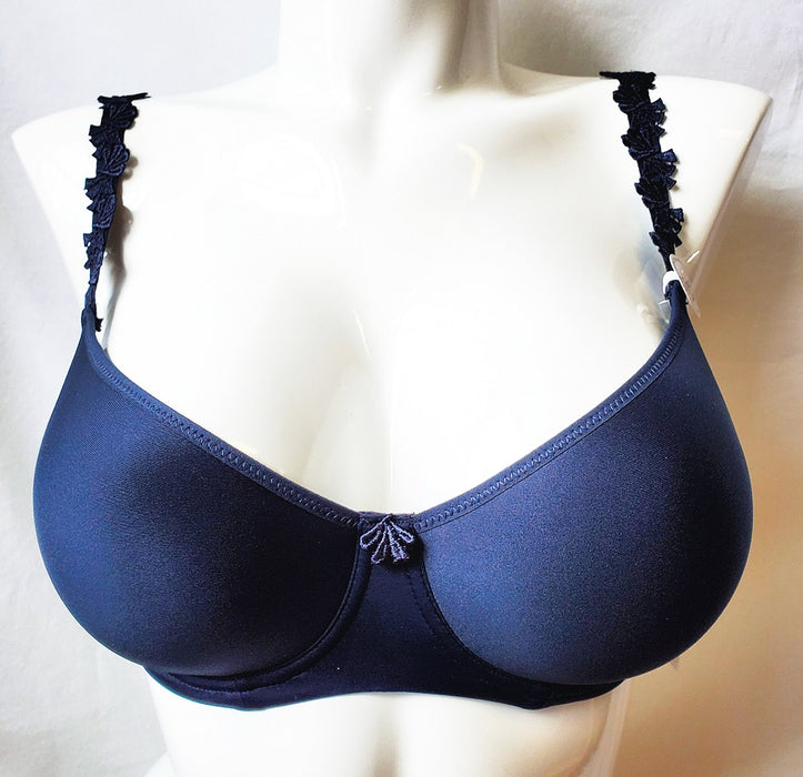 Naturana Salamanca, a lightweight breathable spacer bra. Great shape. Color Navy. Style 7657.