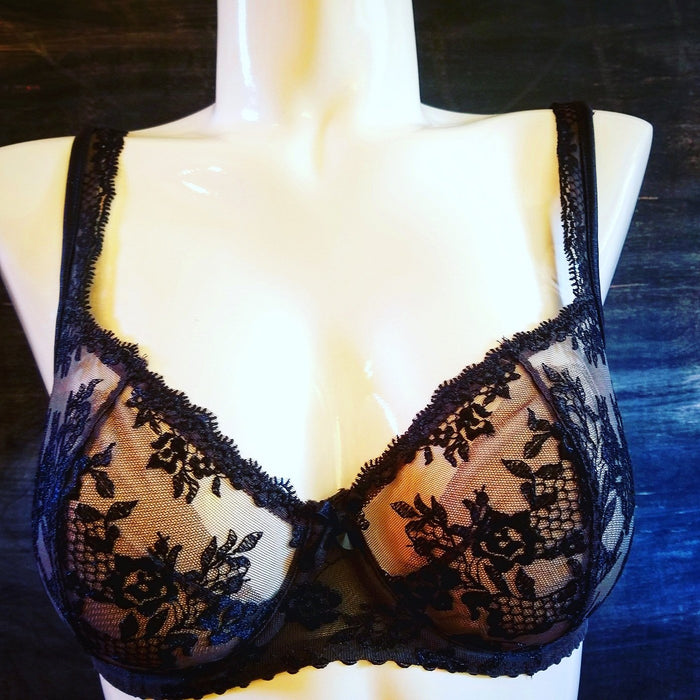  Duchesse by Prima Donna is a stunning, sheer embroidered motif-lace bra. It lifts and centers your bust. It is luxury engineered. Style 0162575. 