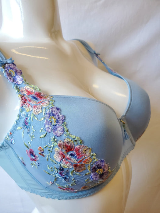 Prima Donna Albizia, a balcony bra with lightly padded cups. Color Blue Bell. Style 0263172.
