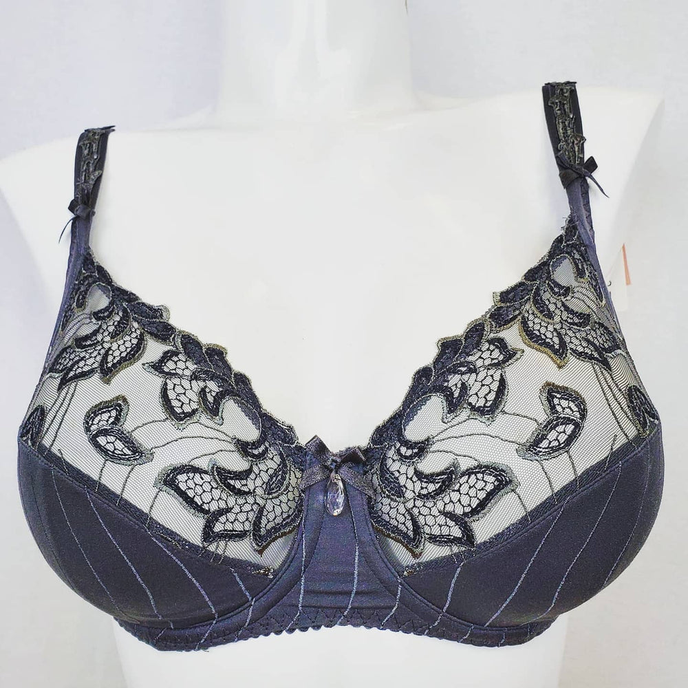 Prima Donna Deauville, a full cup bra for plus size women. Color Winter Grey. Style 0161810.