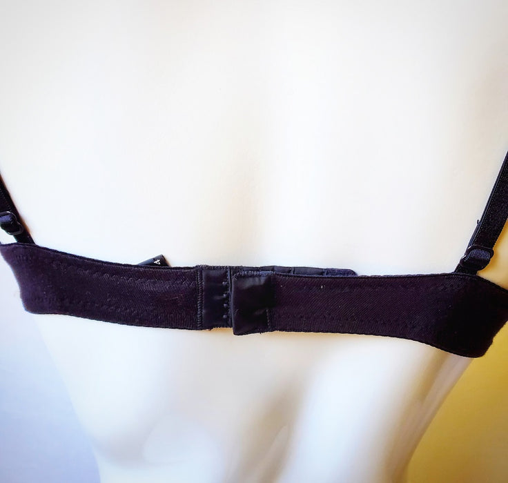 Studio by La Perla bra, New Project. A classic elegant tshirt bra. Color Black. Style 904742.