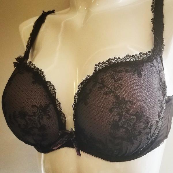 Empreinte Ohpelia, a plunge bra for the full bust. Color Black. Style 31119.